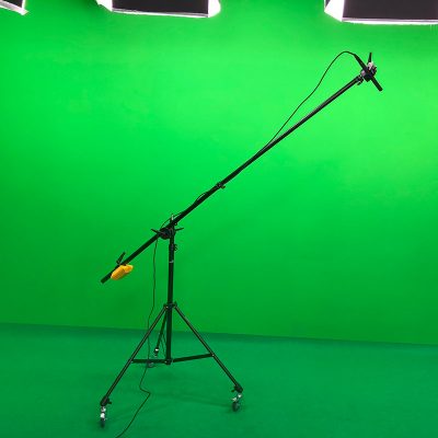 studio-gruen.eu-Mikrophon-Angel-800x800 Studio Grün Greenscreen in Hamburg Rollstativ mit Mikrophongalgen.